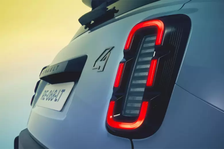 Su diseño tiene varios elementos reinterpretados del 4L original, como su faros traseros.