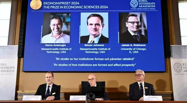 Daron Acemoglu, Simon Johnson y James A. Robinson, galardonados con el Nobel de Economía