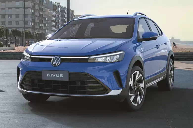 Así luce el Volkswagen Nivus Highline MY 2025, que estrena parrilla con luz LED.