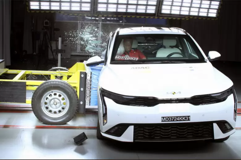 El Kia K3 (sedán y cross) superó con éxito los ensayos de Latin NCAP.