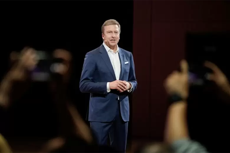 Oliver Zipse, CEO de BMW, apuesta por el hidrógeno como alternativa.