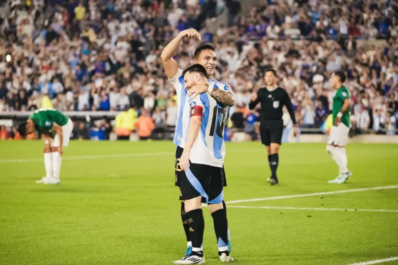 Lionel Messi y Lautaro Martínez