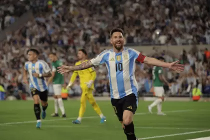 Messi volvió a jugar en la Argentina luego de 333 días y dio un recital de fútbol. (@Argentina)