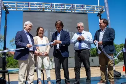 Presidente uruguayo festeja la "migración muy importante de la Argentina" al inaugurar obras de futura zona franca en Colonia