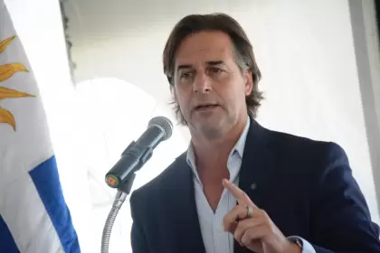 Lacalle Pou: "Si se aprueba el plebiscito van a tener que poner más impuestos"