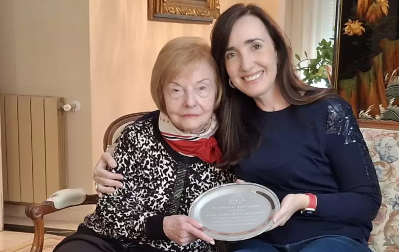 Isabelita junto a Victoria Villarruel