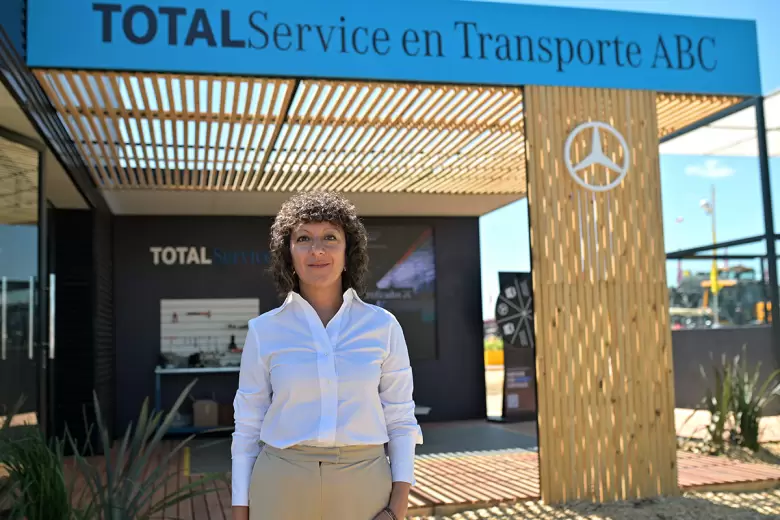 Paula Díaz, Gerenta de Servicios al Cliente y Conectividad de Mercedes-Benz Camiones y Buses.