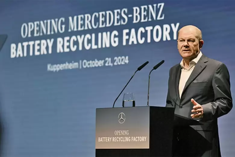 El canciller Olaf Scholz estuvo presente en la inauguración de la primera planta de reciclaje de baterías de autos eléctricos de Mercedes-Benz.