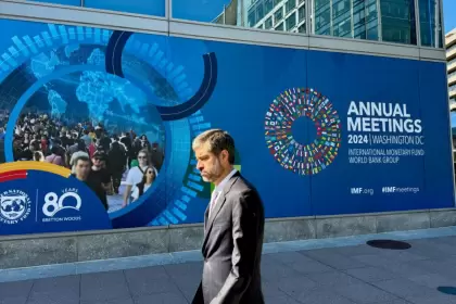 Para el FMI, el PIB global crecería 3,2% en 2025 y la inflación sería de 4,3%