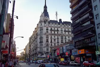 Avenida Corrientes y Pueyrredón