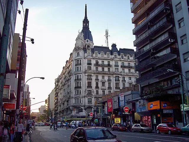 Avenida Corrientes y Pueyrredón