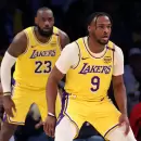 El momento en el que los James hicieron historia al ser la primera dupla de padre e hijo que juega junta en la NBA