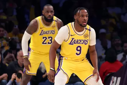 De tal palo tal astilla. Los James hicieron historia con la camiseta de Los Ángeles Lakers.