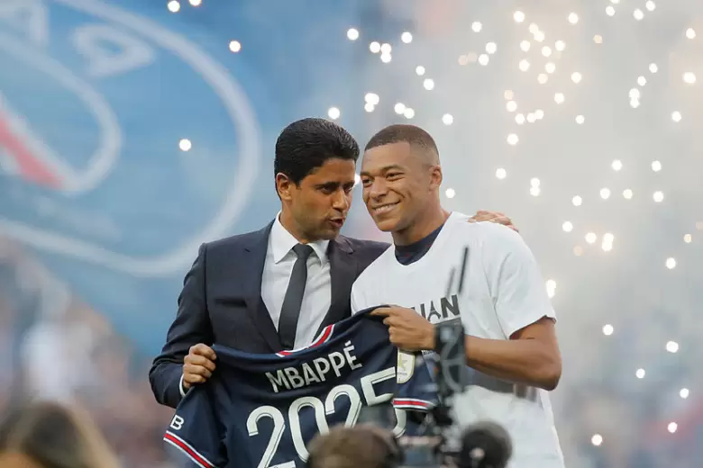Nasser Al-Khelaifi y Kylian Mbappé