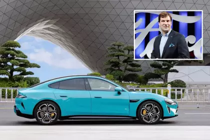 El CEO de Ford reveló que está fascinado con el auto que maneja (y no es un Ford)