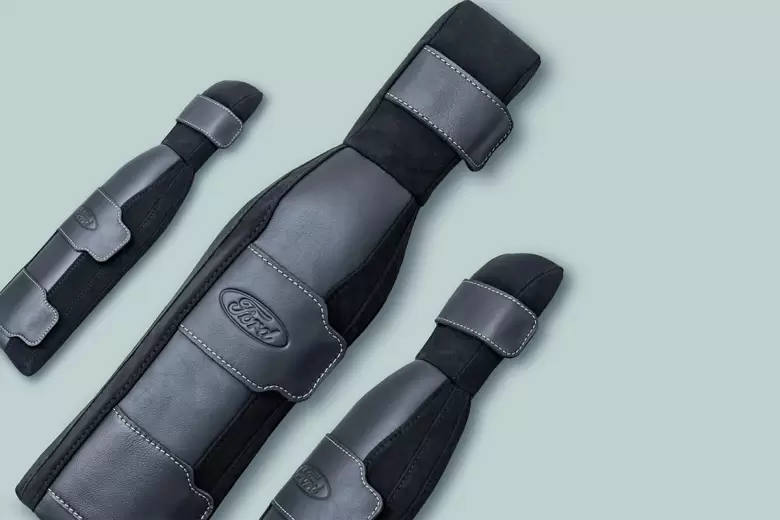 El SupportBelt está hecho de espuma suave y transpirable que se adhiere al cinturón de seguridad para ayudar a aliviar la presión.