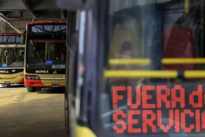 Un informe de la UBA advierte que circulan hasta 40% menos de colectivos y el boleto podría subir otro 16%