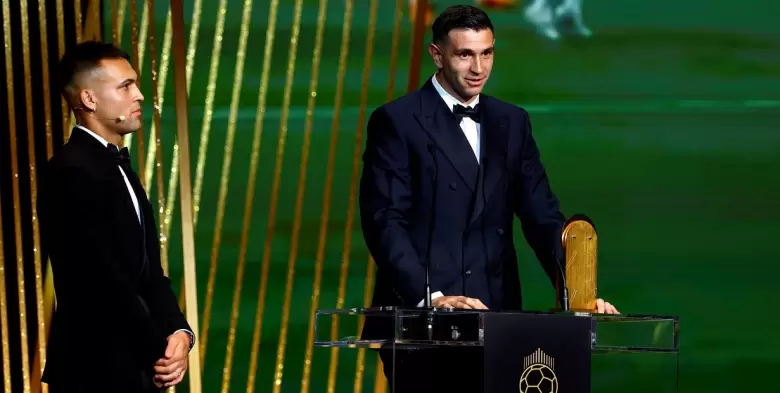 Lautaro Martínez y Emiliano Martínez