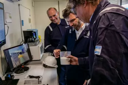 "PECOM inicia esta nueva etapa como operador con la puesta en marcha de un modelo productivo que, con técnicas de recuperación terciaria".