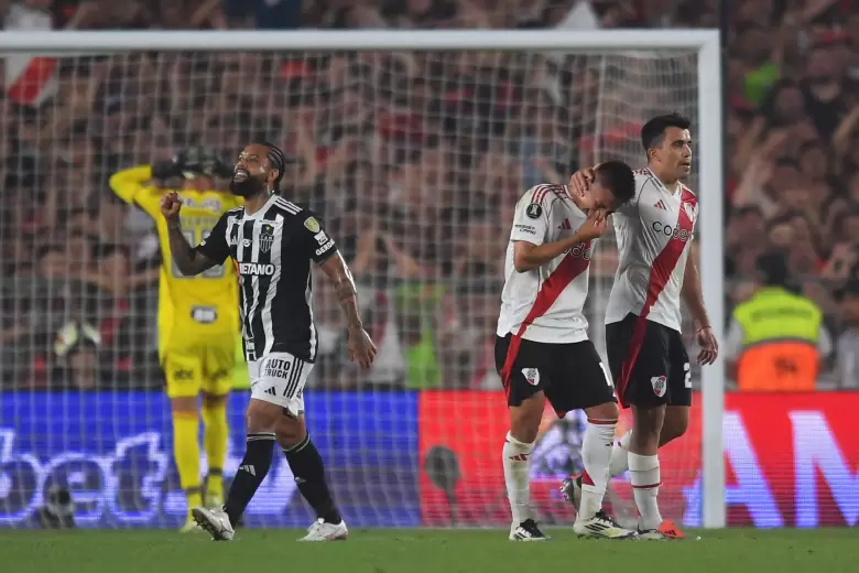 Claudio Echeverri y Marcos Acuña