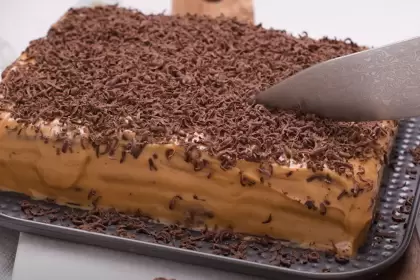 Polémica por la chocotorta: Manuel Adorni respaldó a "Paulina Cocina"