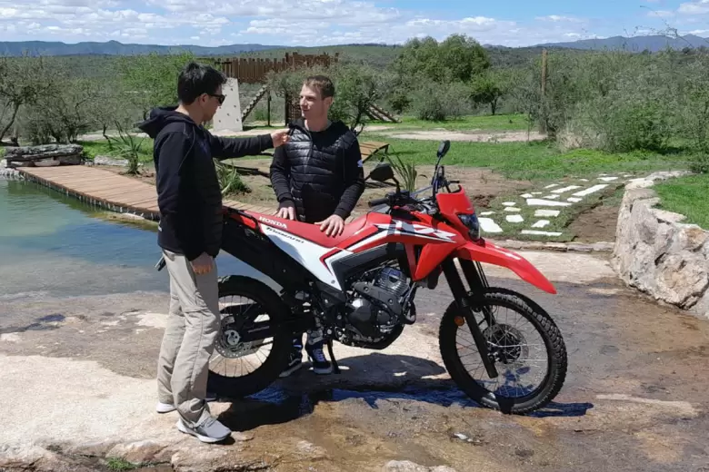 Módica en diálogo con El Economista Motor, en Córdoba.