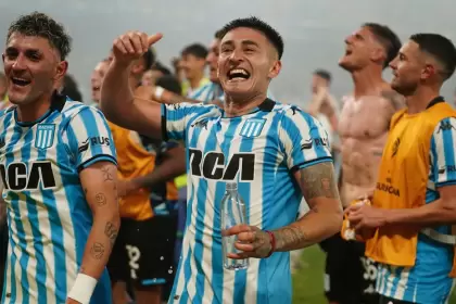 Martirena y Rojas son la imagen de la felicidad en el Cilindro: Racing vuelve a jugar una final internacional luego de 32 años