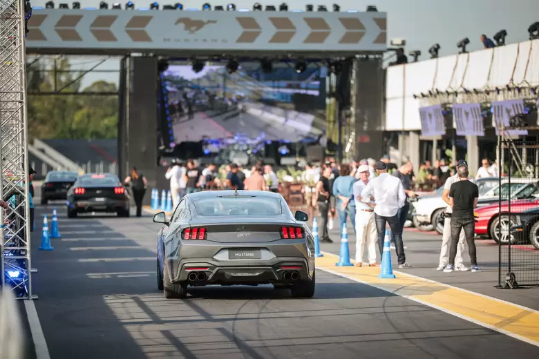 Invitados, prensa y clientes pudieron subirse al Nuevo Mustang de séptima generación y girar en el autódromo.