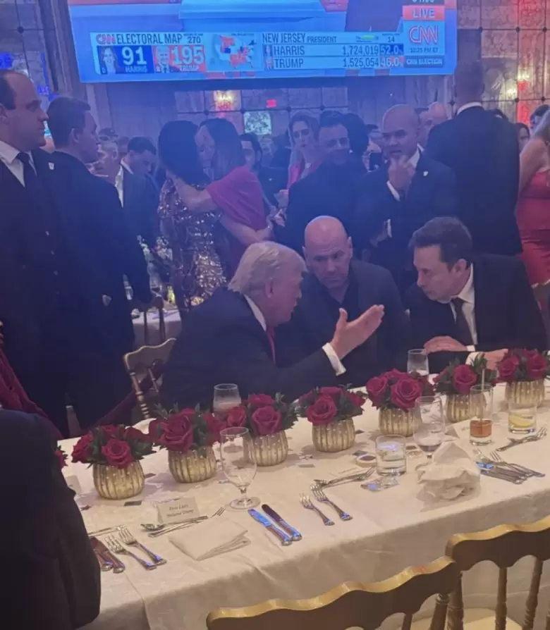 Trump con Elon Musk y Dana White de UFC.