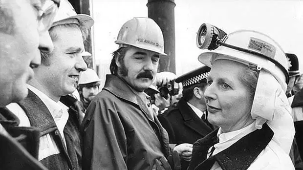 Thatcher en la mina de carbón de Selby en 1980.