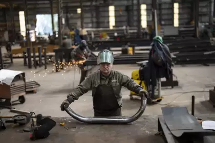 Ms de dos tercios de los trabajadores cubiertos por estos convenios estn empleados en PYMES.