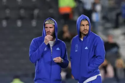 Los referentes de la "Scaloneta", De Paul y Paredes, criticaron el debut de Spreen con la camiseta de Deportivo Riestra
