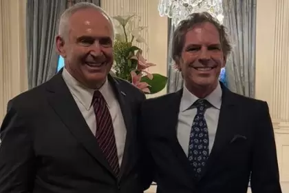 Alec Oxenford estren su traje de embajador en Estados Unidos con una cena junto a Marc Stanley