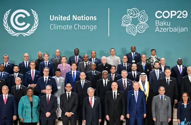 Líderes mundiales y delegados en la COP29