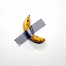 Una banana en la pared
