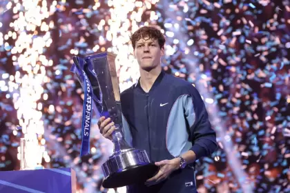 Sinner venció por doble 6-4 al estadounidense Taylor Fritz para coronarse como el mejor de este 2024