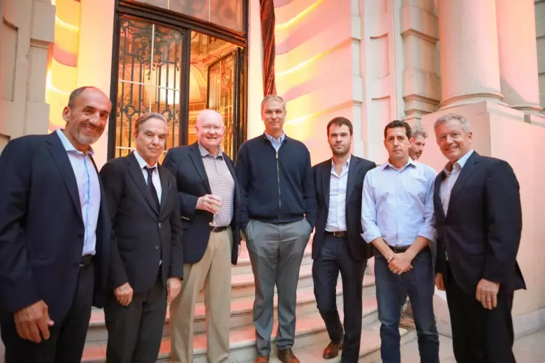 Con el lema "La salida es productiva", @fundarpoliticas cerró el año con un evento en el Palacio Paz