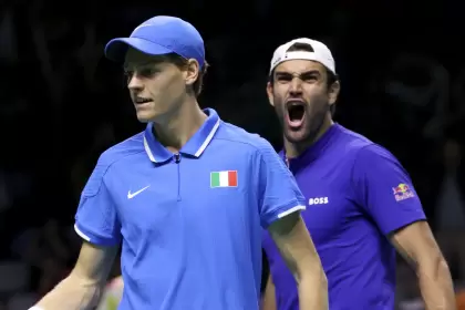 Italia le ganó a Argentina con la dupla Jannik Sinner y Matteo Berrettini y clasificó a semifinales del torneo.