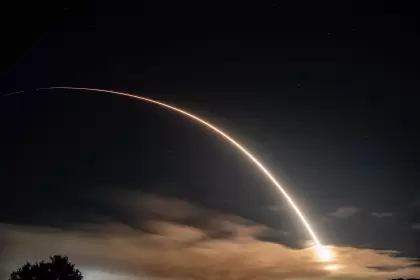 ¿Es un cohete de Space X? No. Es el Merval.