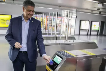 Desde el lunes habrá molinetes multipago en 81 de las 90 estaciones que estarán claramente identificados y se irá completando en todas.