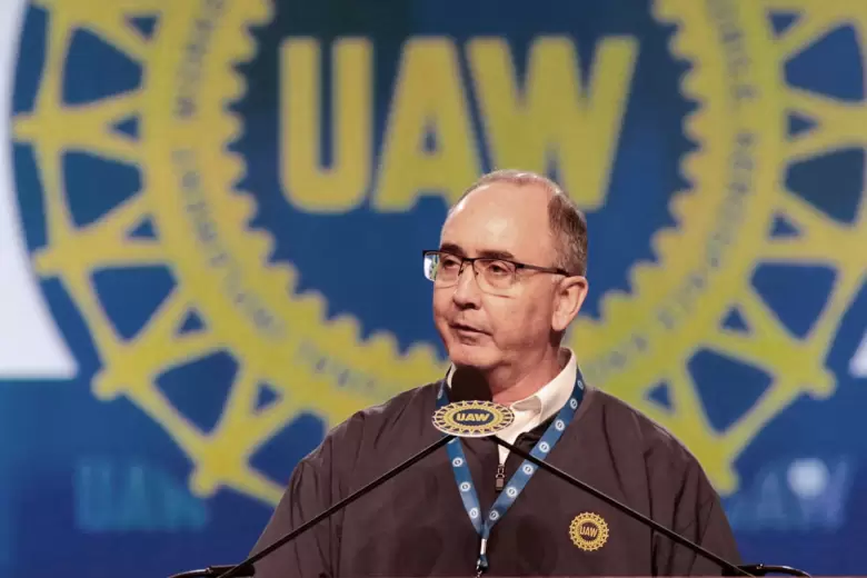 El presidente de la UAW, Shawn Fein, cargó con dureza contra la gestión de Carlos Tavares.