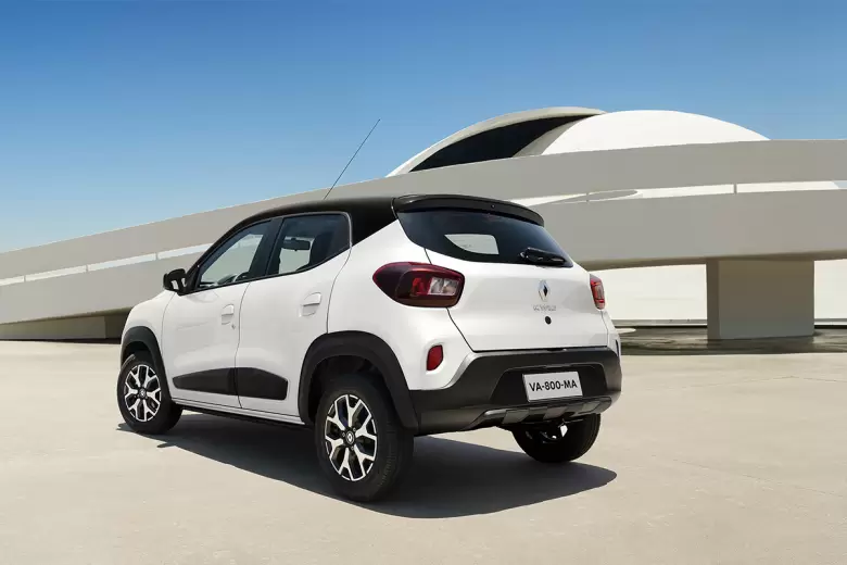 Es un hatch compacto con estilo SUV y mide 3.68m de largo.
