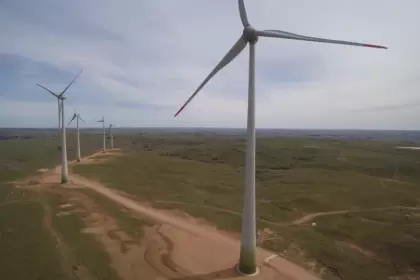 Foto aérea del parque eólico Peralta I & II en el departamento de Tacuarembó, Uruguay.