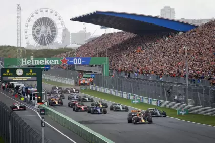 El GP de Países Bajos se corre en el circuito de Zandvoort y cuenta con 14 curvas y una longitud de 4,259 kilómetros
