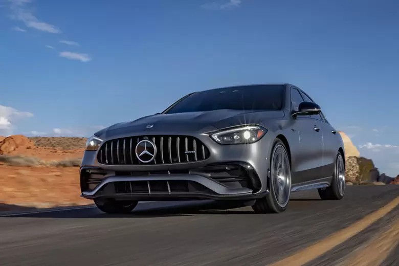 Otro de los modelos que llegó recientemente, el Mercedes-Benz C43 4Matic.