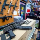 El Gobierno bajó la edad mínima para comprar, portar y usar armas en todo el país