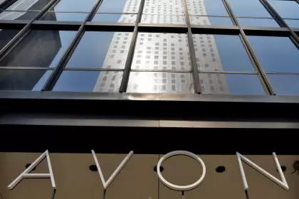 Avon cerró su planta de San Fernando y despidió por teléfono a 300 trabajadores