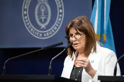 El Gobierno denunció penalmente a la jueza Karina Andrade y anuncia la ley Antibarras