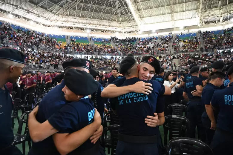 Jorge Macri, encabezó la jura en una emocionante ceremonia en el Estadio Mary Teran de Weiss, en Parque Roca, frente a 14.000 personas.