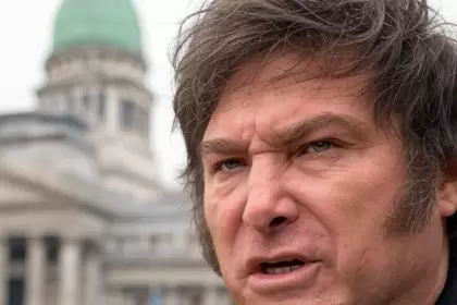 Javier Milei habló sobre el escándalo del senador Edgardo Kueider: "Si es un corrupto, lo tienen que echar a patadas en el culo"